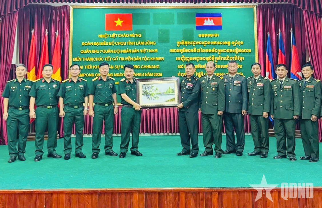 Bộ CHQS tỉnh Lâm Đồng chúc Tết Chol Chnam Thmay tại Campuchia